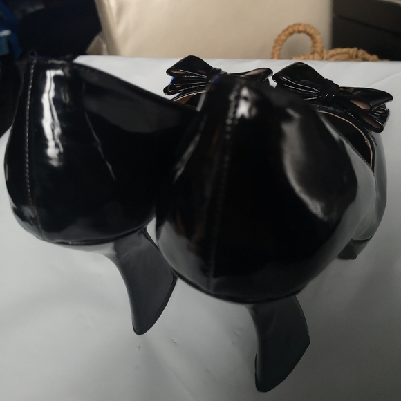 Size 9 5" heels Wild Diva Lounge - Picture 2 of 3